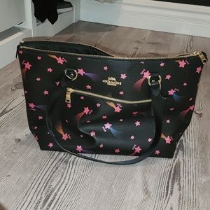 Coach Purse. Shooting star patter is really cute! Gold hardware.